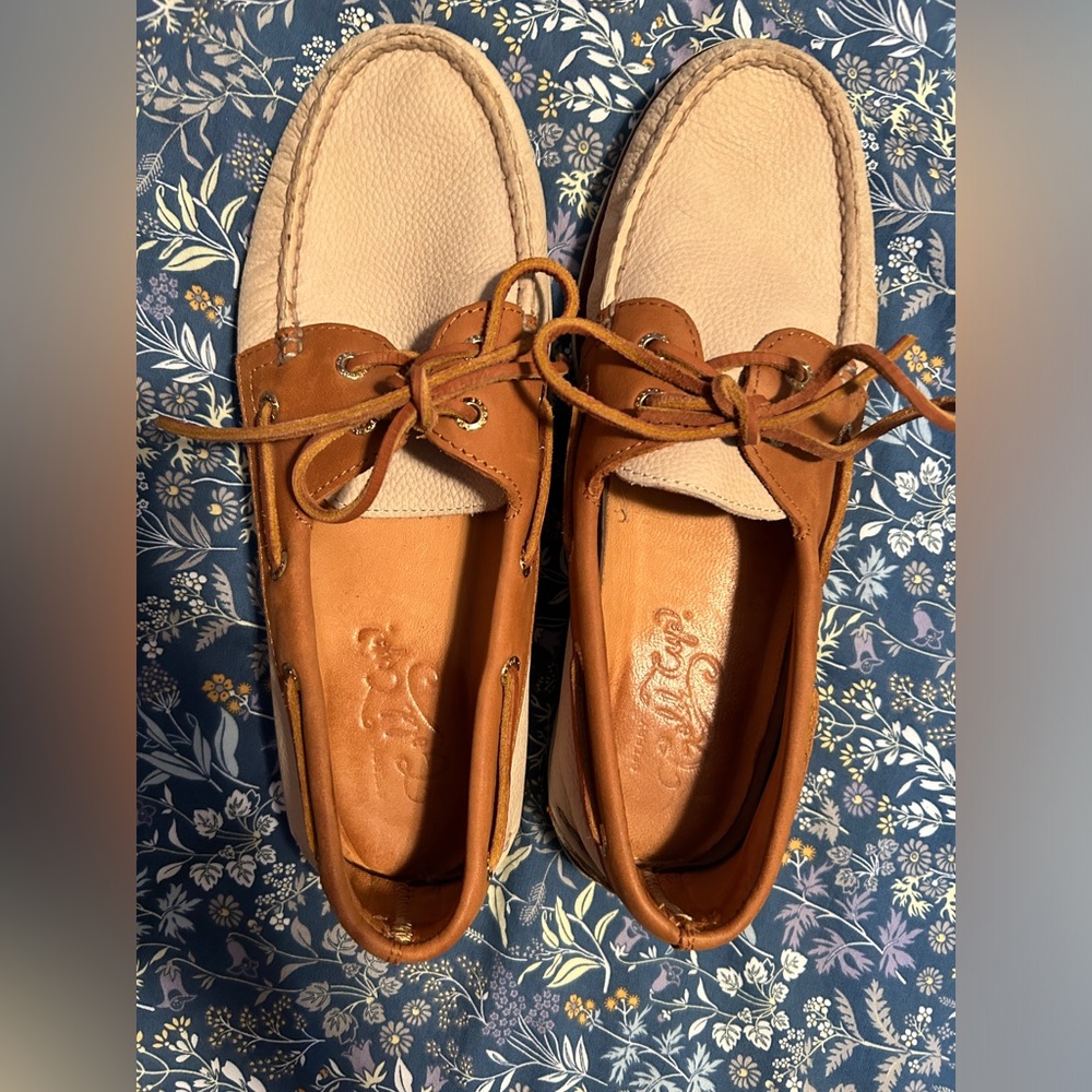 Cream Sperry gold cup loafers